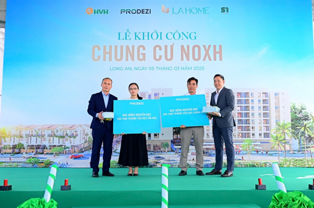 Học bổng khuyến học được trao bởi Công ty Cổ phần Prodezi Long An.